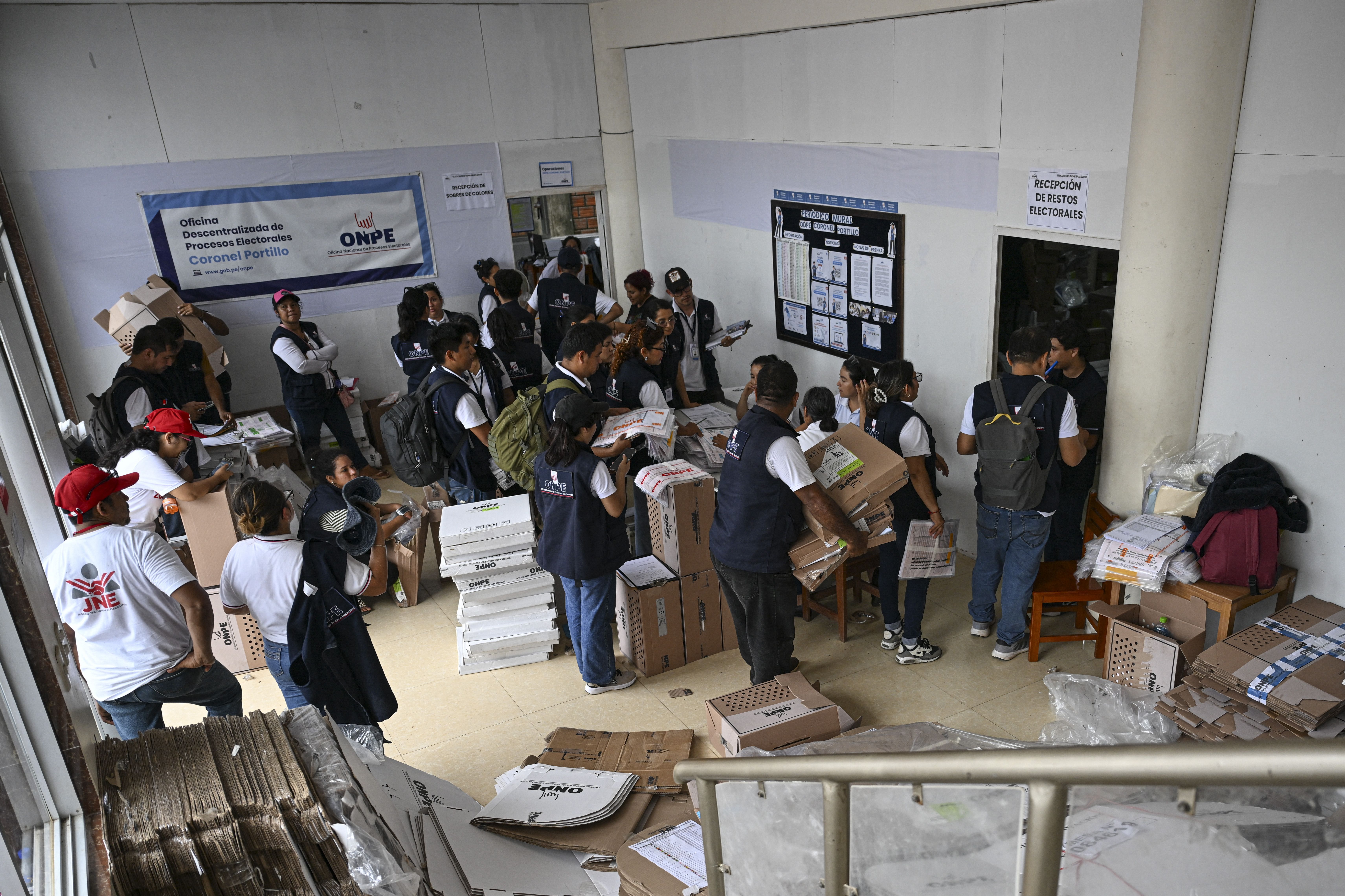 Em terceiro dia após começo das eleições, apuração no Peru está indefinida