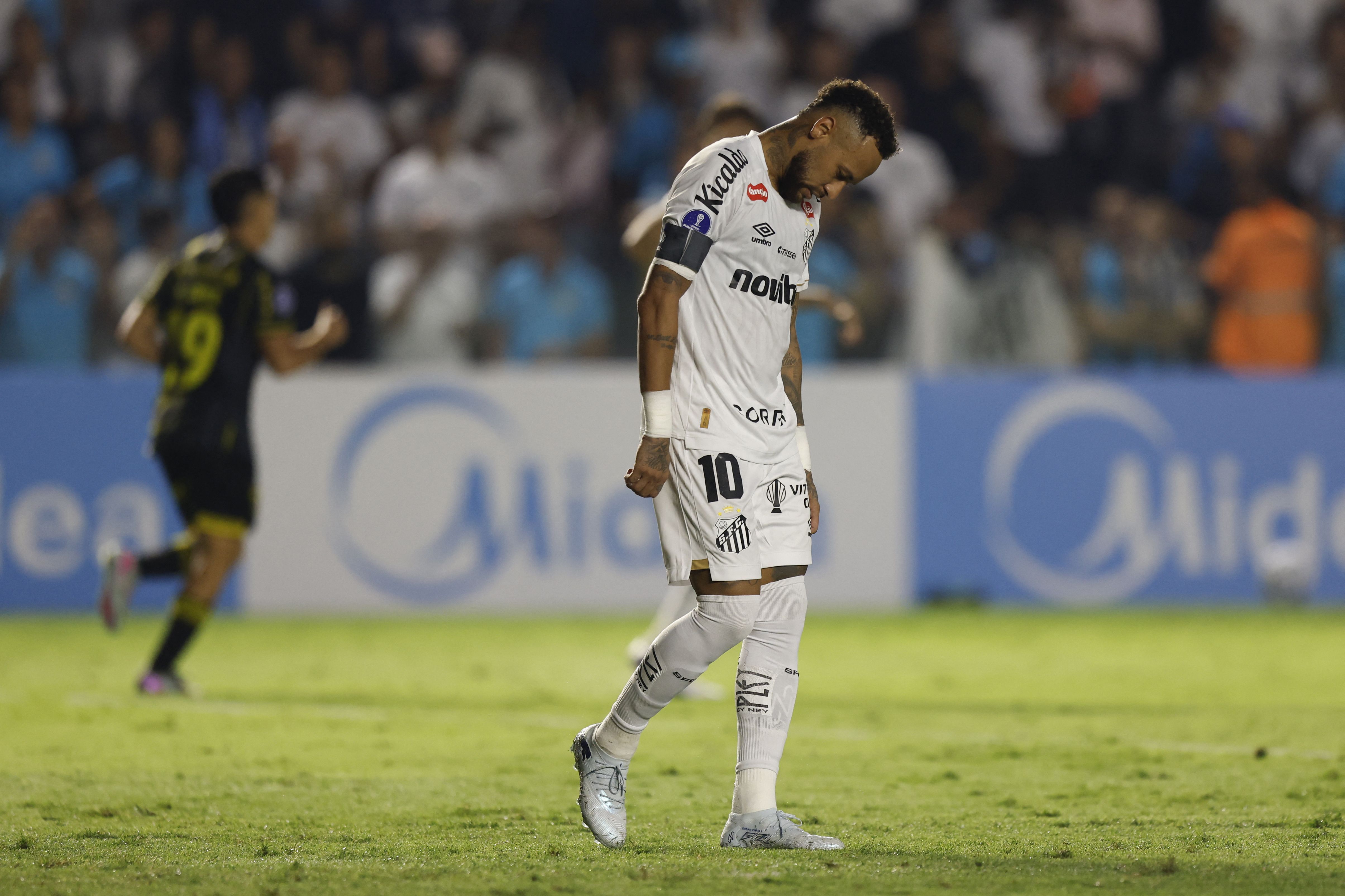 Neymar marca, mas Santos apenas empata com reservas do Recoleta