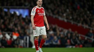 No sufoco, Arsenal alivia ‘crise’, elimina Sporting e avança às semis da Champions