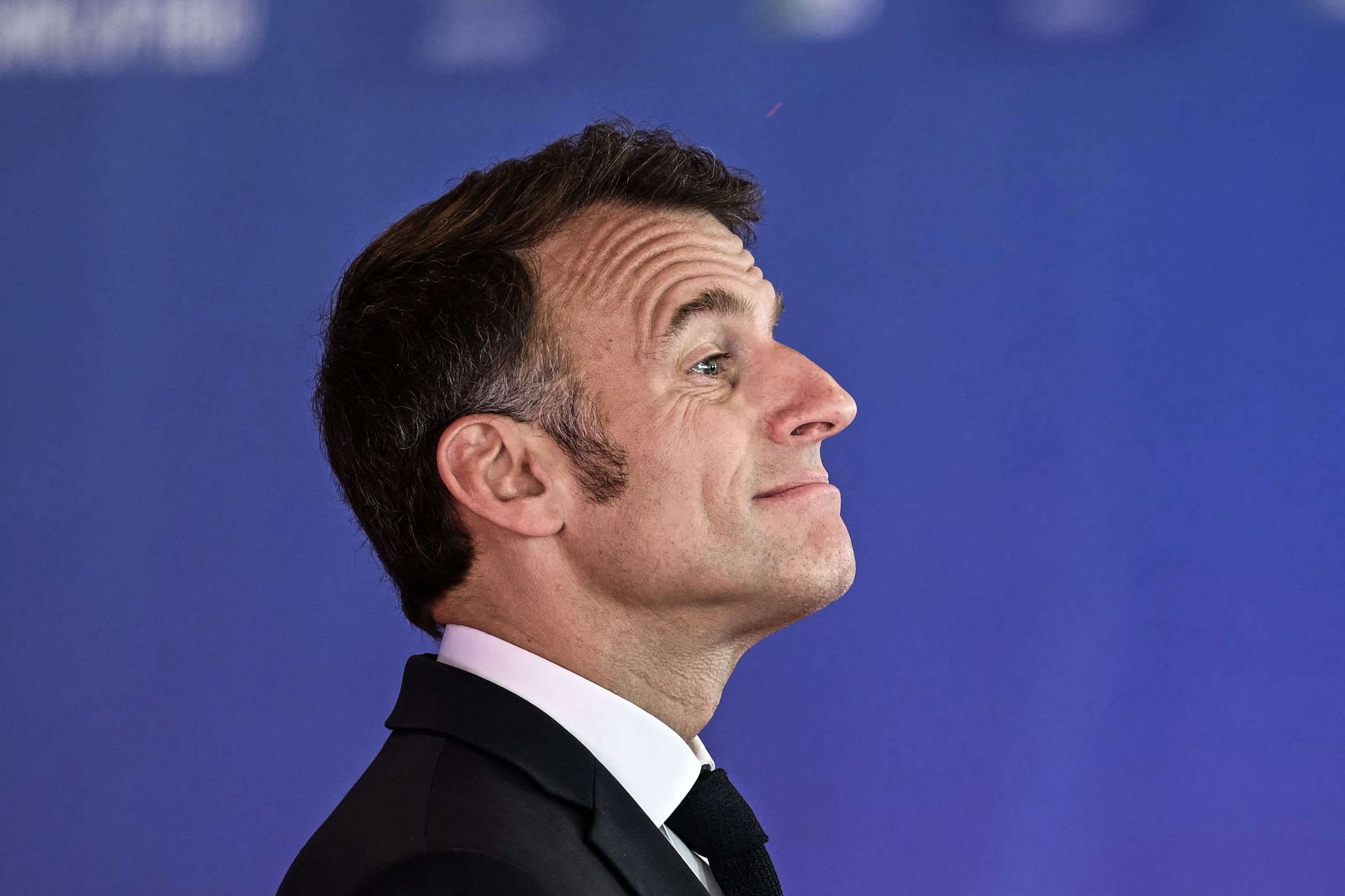 Emmanuel Macron anuncia afastamento da política a partir de 2027