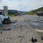 Motorista morre em acidente entre ambulância e carreta na BR-116