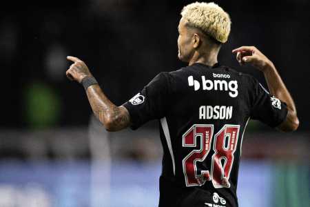 Adson, atacante do Vasco