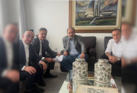 Crítico de Aécio, Kalil se reúne com tucano em Brasília