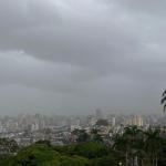 BH e outras 586 cidades de MG seguem sob alerta de chuva de até 100 mm