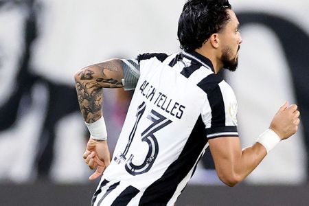Alex Telles, do Botafogo