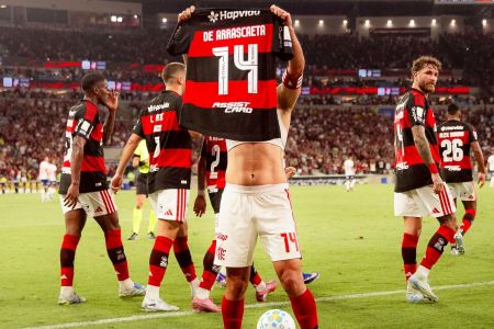 Arrascaeta homenageia Oscar