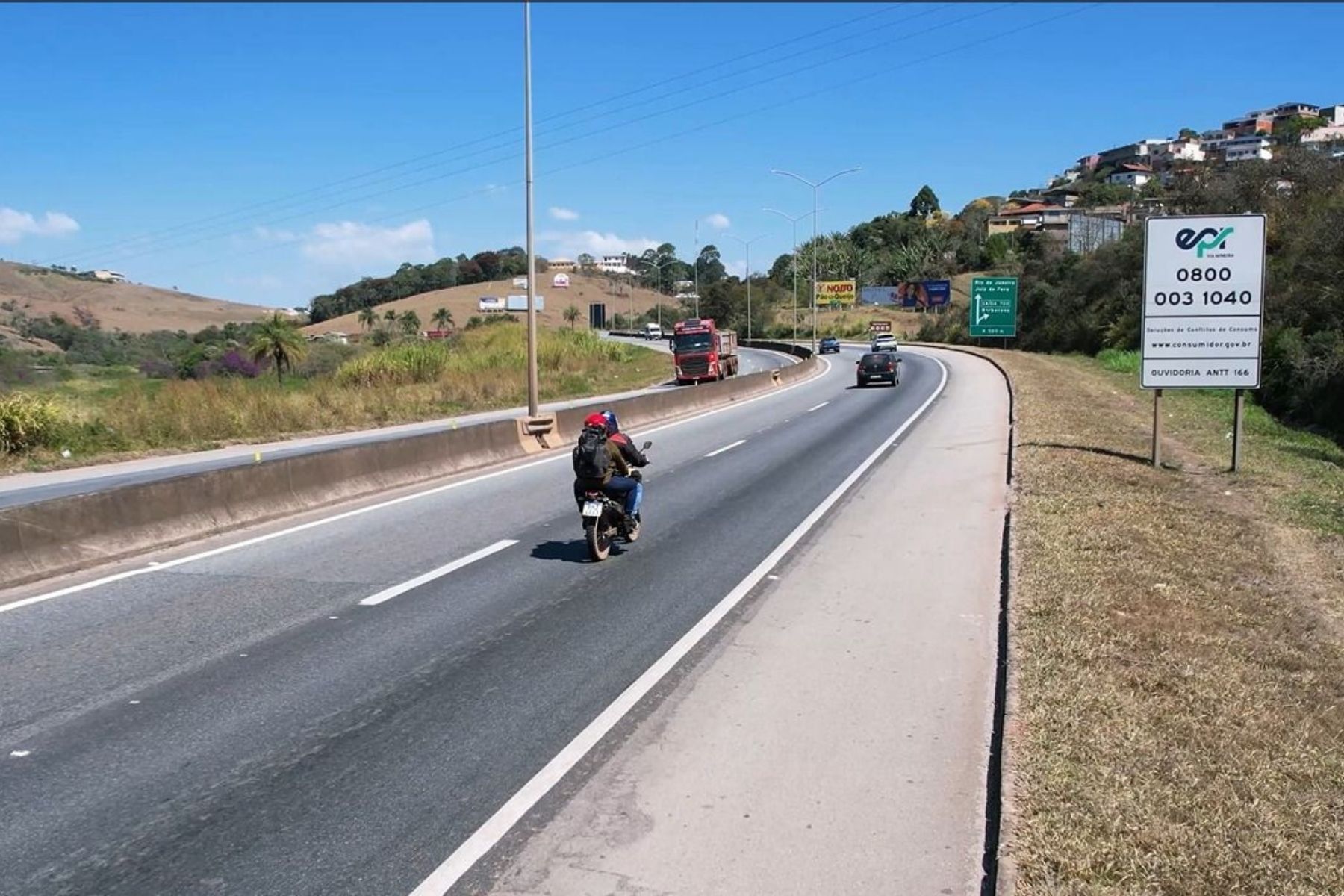 Mais de 320 mil veículos passaram pela BR-040 entre BH e JF no feriado de Tiradentes