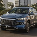 Os carros elétricos e híbridos mais vendidos do Brasil em março de 2026