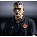 Auxiliar da comissão fixa do Vasco ajusta contrato após recusar rival paulista