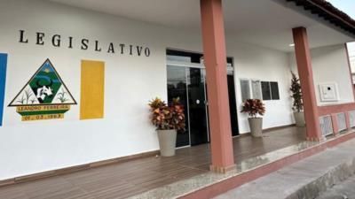 Vereador preso por agredir mulher é afastado do cargo em Leandro Ferreira