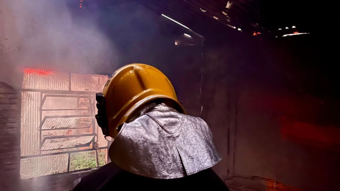 Incêndio em residência deixa pessoa ferida em Pirapora, no Norte de Minas