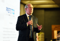 Ciro diz que decide em maio sobre convite de Aécio para disputar a Presidência