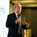 Ciro diz que decide em maio sobre convite de Aécio para disputar a Presidência