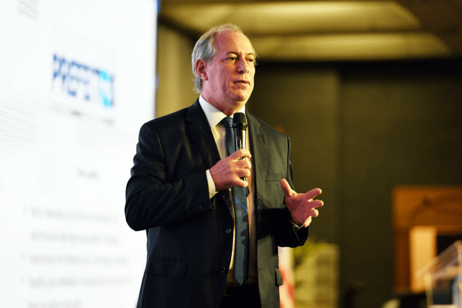 Ciro diz que decide em maio sobre convite de Aécio para disputar a Presidência