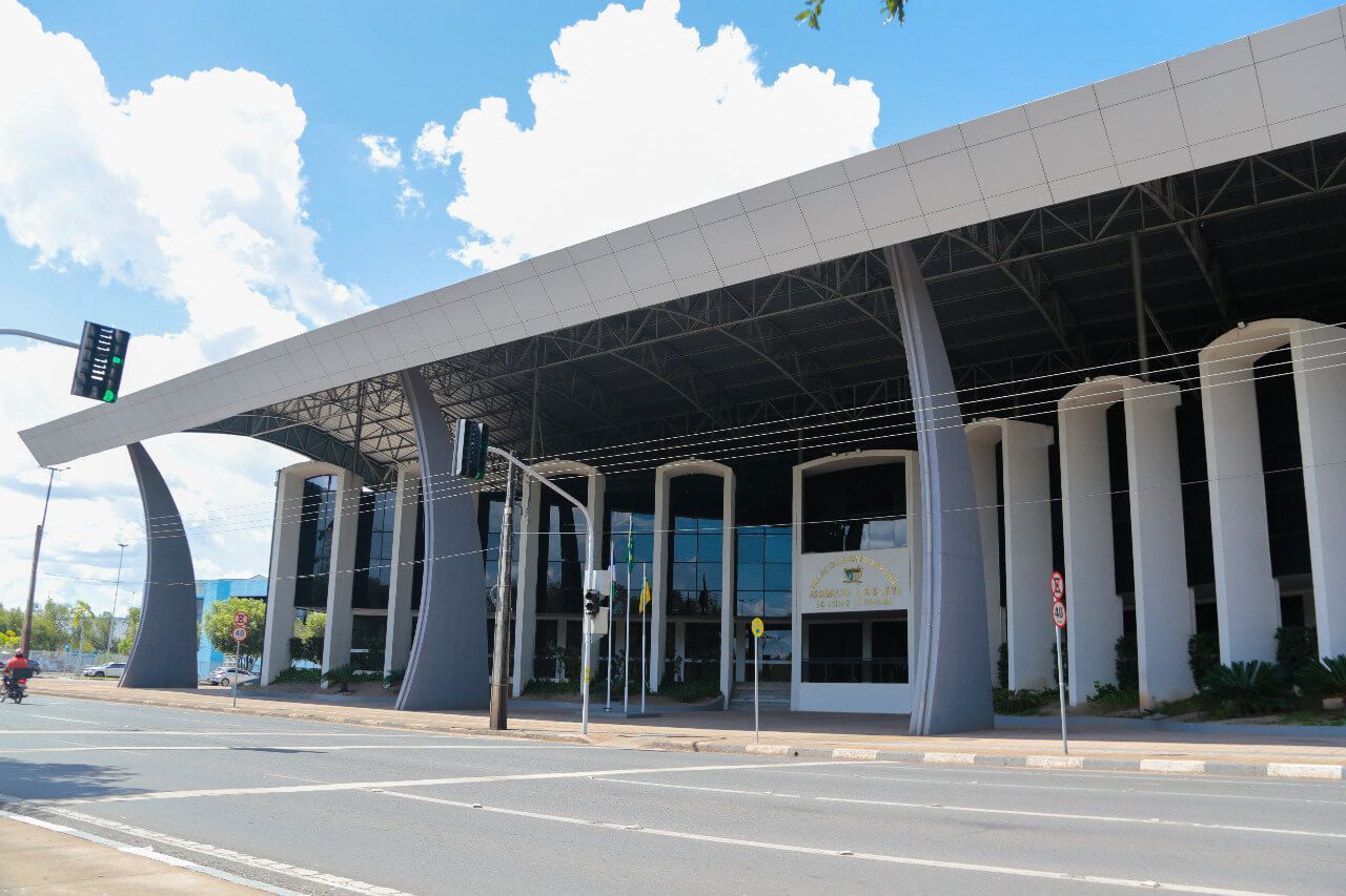 ALE RR publica edital com 226 vagas e salários de até R$ 39,5 mil