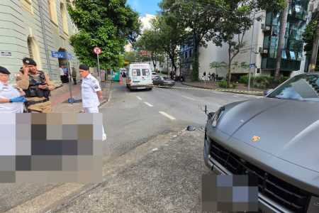 Motorista de Porsche atinge motociclista de app no Centro-Sul de BH