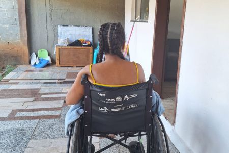 Mulher salva homem de suicídio, é estrangulada por ele e fica tetraplégica em Vespasiano