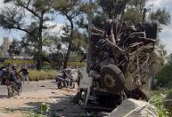 Caminhão cai de viaduto e para na pista do Anel Rodoviário, em BH