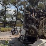 Caminhão cai de viaduto e para na pista do Anel Rodoviário, em BH