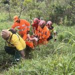 Idosa cai de barranco e vira a noite na Serra do Rola-Moça, em Nova Lima