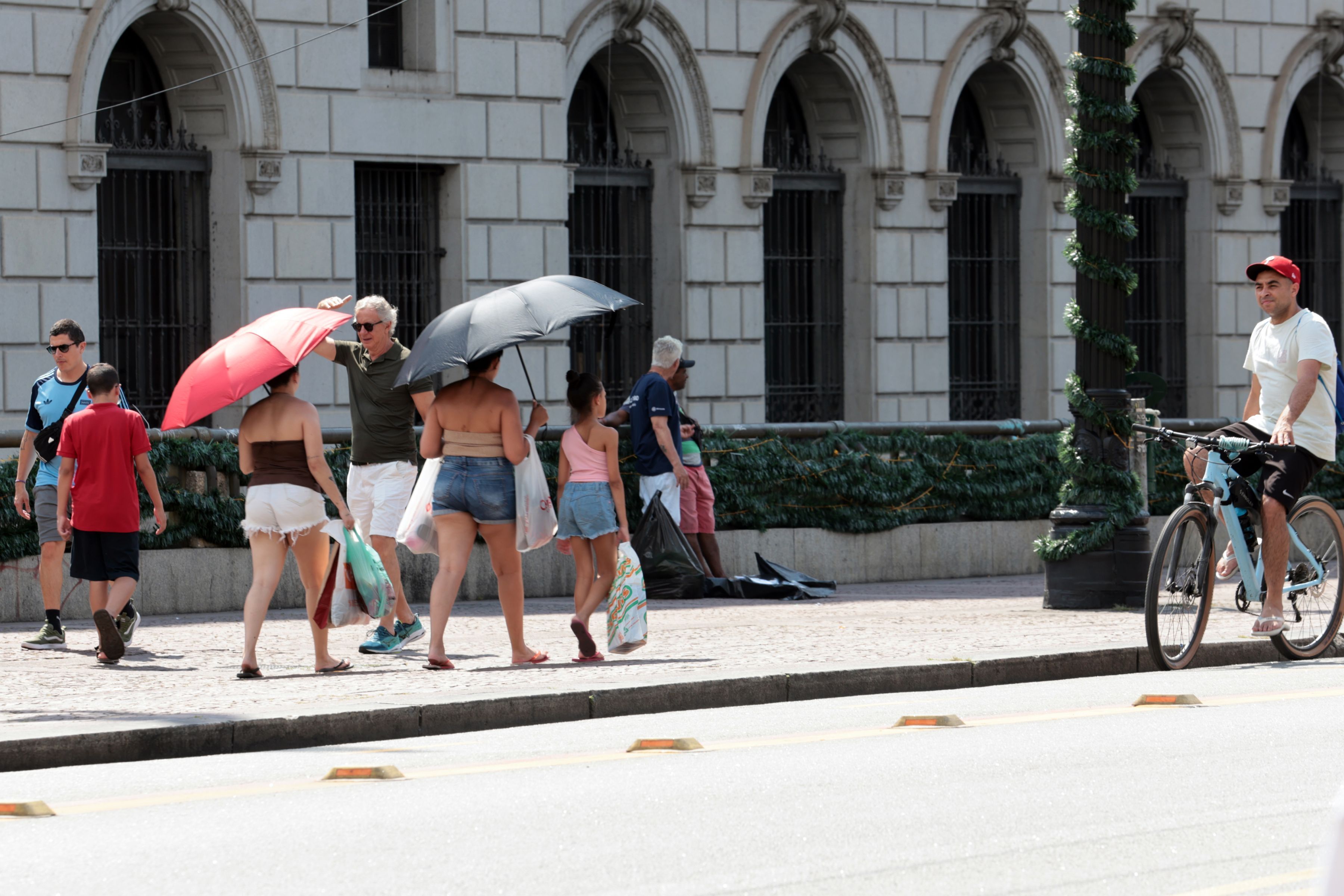 Calor extremo matou 2,7 mil pessoas em dois meses na Inglaterra e no País de Gales