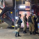 Motorista alega falha mecânica após ônibus invadir calçada e deixar 4 feridos em BH