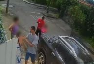 Vídeo: dupla armada rouba picape e celulares de idosas na Pampulha, em BH