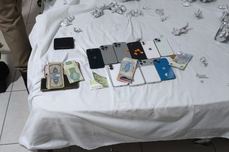 Dupla é presa no interior de MG suspeita de furtar dez iPhones em show no ES