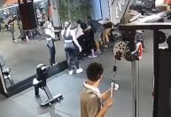 Jovem quebra os dois joelhos após sofrer acidente em academia no DF