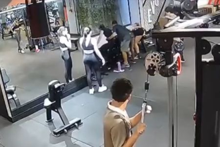 Jovem quebra os dois joelhos após sofrer acidente em academia no DF