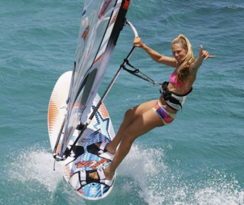 Picos de widsurf com hotéis e resorts voltados para o esporte