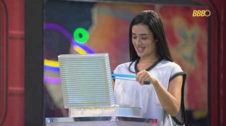 Jordana é o Anjo da semana