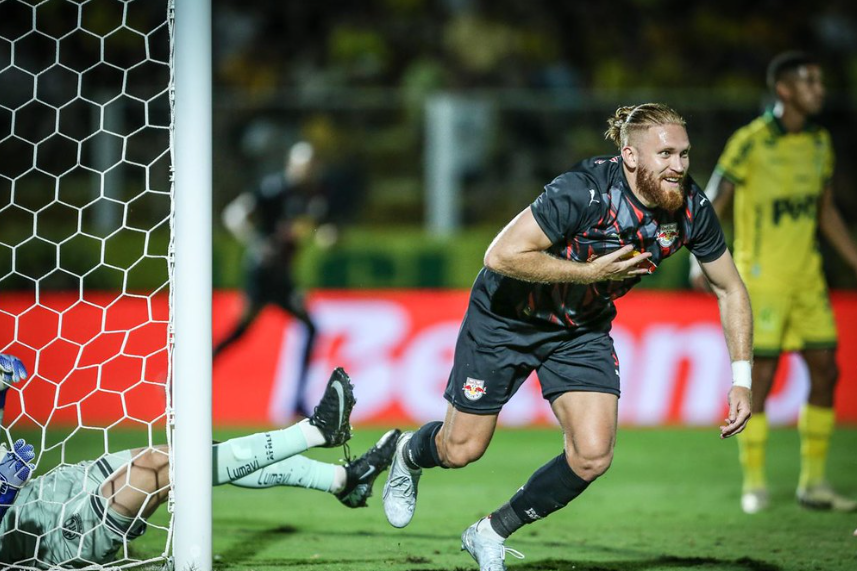 Pitta marca, Bragantino vence Mirassol e afunda rival na lanterna da Série A