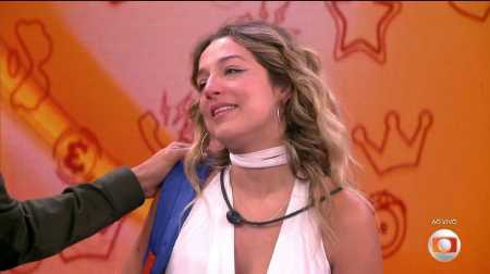 Samira foi recebida por Tadeu Schmidt após eliminação