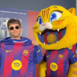 Ex-One Direction assiste goleada do Barcelona no Campeonato Espanhol
