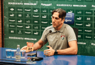 Zubeldía assume culpa por derrota do Fluminense e é direto sobre adiamento de jogo