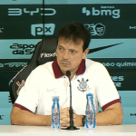 Diniz destaca 'luta' do Corinthians e dá versão sobre confusão no vestiário