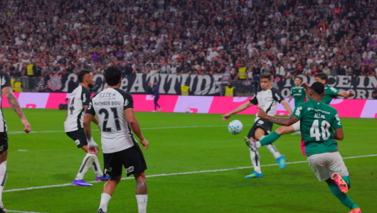 Disputa de bola em Corinthians 0 x 0 Palmeiras, pelo Brasileirão; Alviverde cobrou pênalti em Sosa na jogada