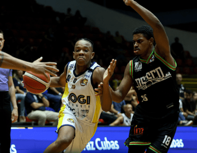 Igor Willian, de apenas 14 anos, em seu primeiro jogo no NBB