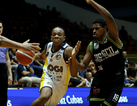 Igor Willian, de apenas 14 anos, em seu primeiro jogo no NBB