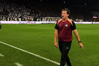 Corinthians: Diniz se declara a Memphis e é direto sobre retorno de lesão