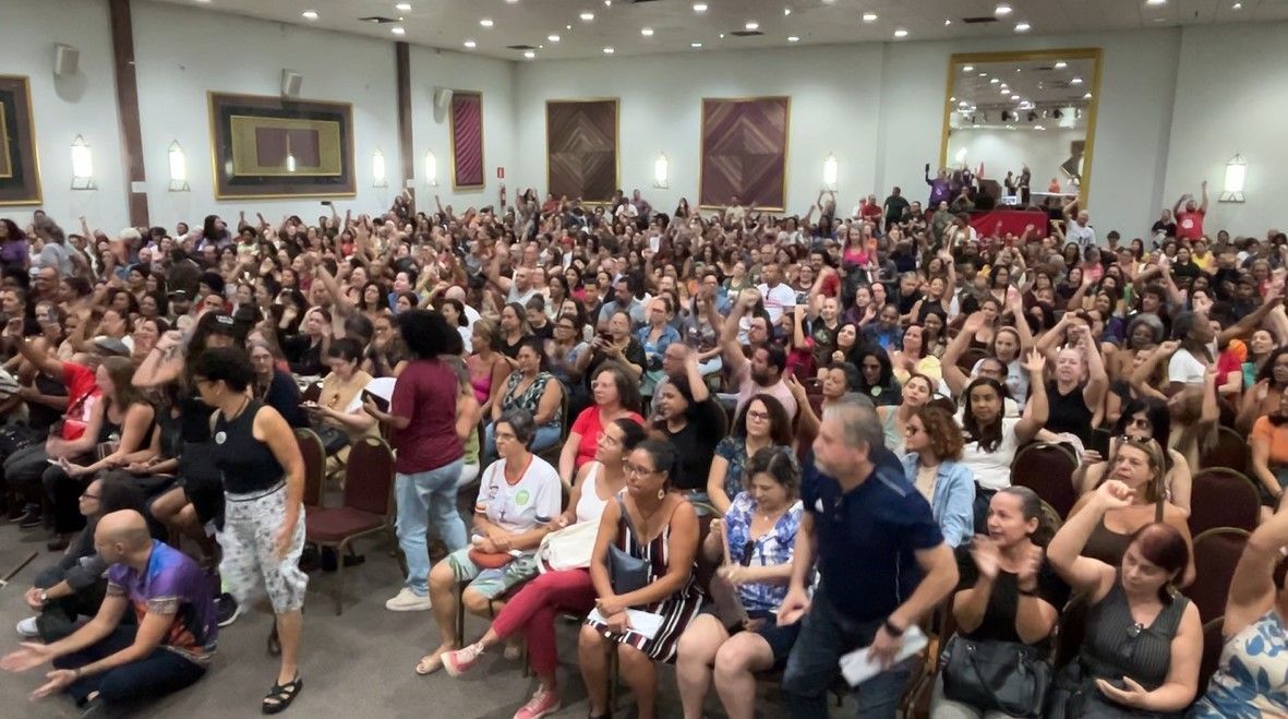 Professores confirmam continuidade da greve na educação em BH