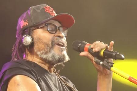 Edson Gomes é levado para a UTI após show; equipe atualiza estado de saúde