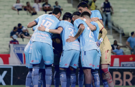Jogadores do Fortaleza em jogo com o Sport