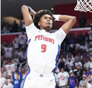 Pistons conquitou a primeira vitória na série contra o Magic nesta quarta-feira (22)