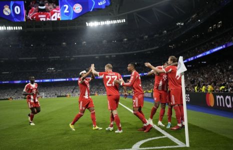 Jogadores do Bayern comemoram gol marcado contra o Real Madrid-ESP