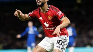 Brasileiro marca, e Manchester United vence Chelsea pela Premier League