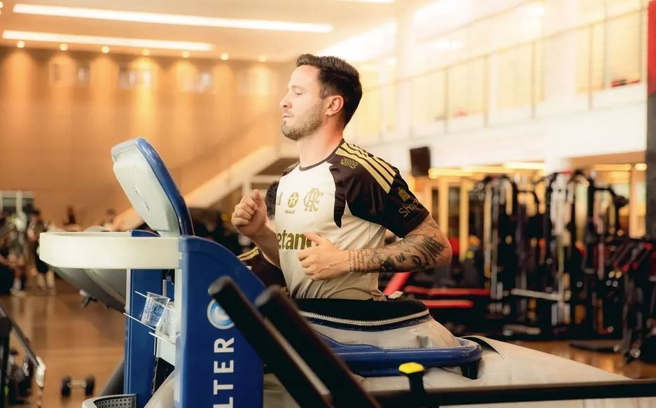 Liberado pelo DM, Saúl depende de Jardim para voltar aos jogos do Flamengo