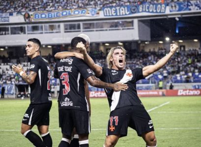 Spinelli comemora gol marcado contra o Paysandu