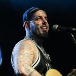 Rock na Praça: Tico Santta Cruz celebra 14 anos do Gabiroba em Belo Horizonte
